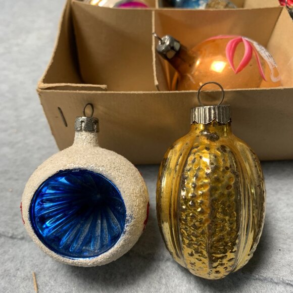 Vintage Hand-Painted Glass Christmas Ornaments Set of 12 Original Box - Picture 6 of 7